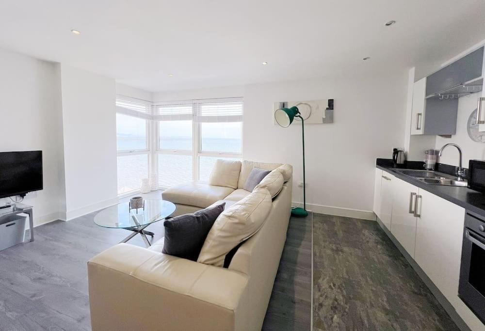 סוואנסי Stylish Seaview One-Bedroom Apt מראה חיצוני תמונה